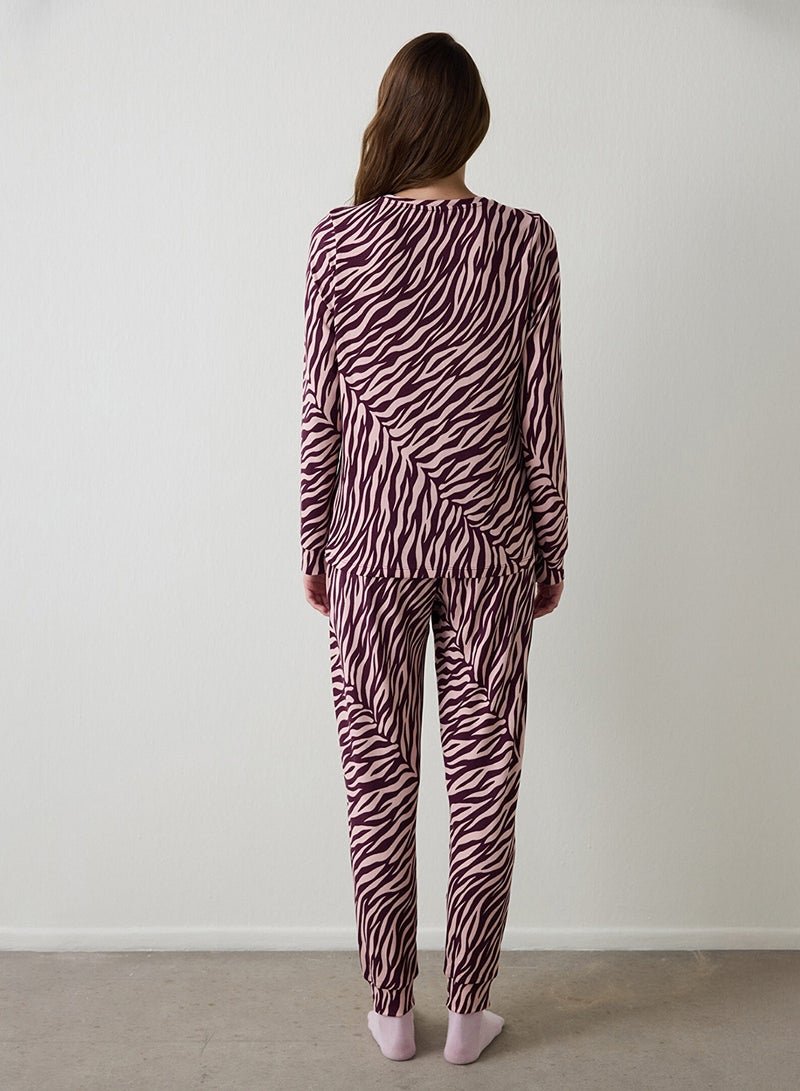 بنتي طقم بيجامة بأكمام طويلة وياقة دائرية بنقشة حمار وحشي - Image 4